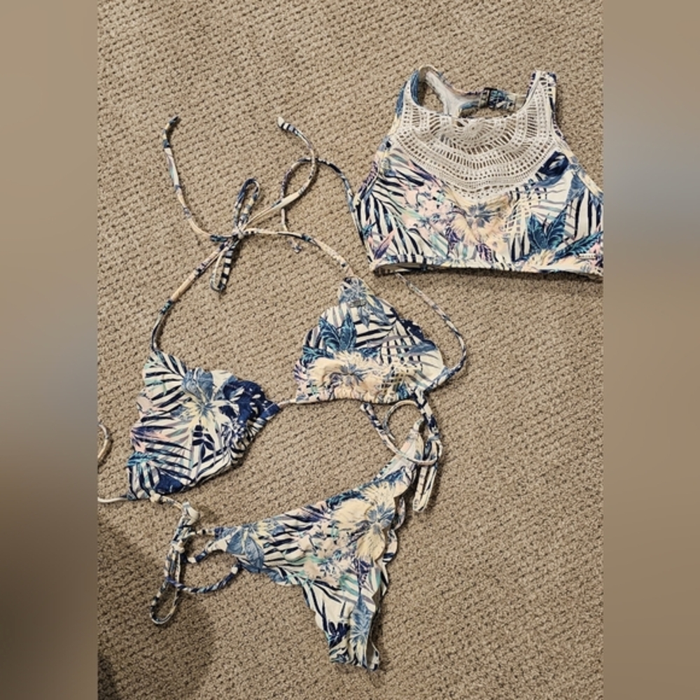 Roxy Scalloped Mix And Match Swim Set